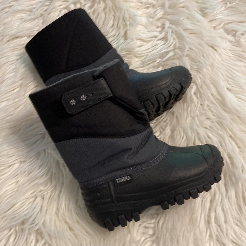 TUNDRA Kid Boots size 11 BNWOT color black and gray made in Canada